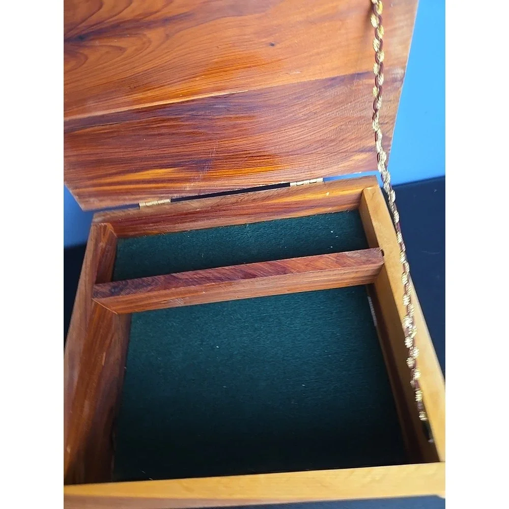 VTG Handcrafted Wooden Lidded Box‎ Felt Lined Thick Storage Trinket Cigar Hidden